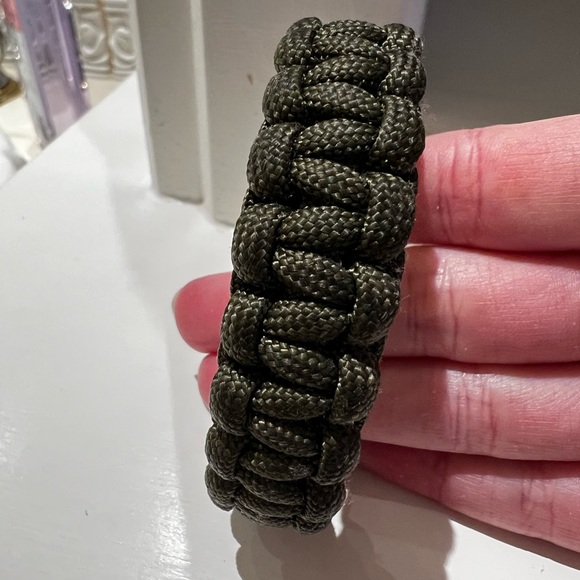 Olive Green Tactical Paracord Bracelet - Picture 3 of 7